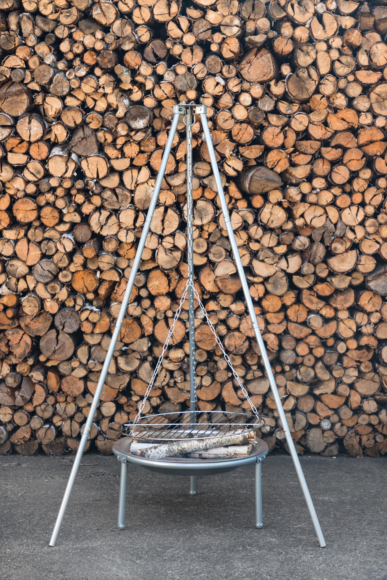 Entdecken Sie die Ukunda Feuerpit von Venture Home: Ein elegantes Design aus robustem Stahl, ideal für gemütliche Abende im Freien.