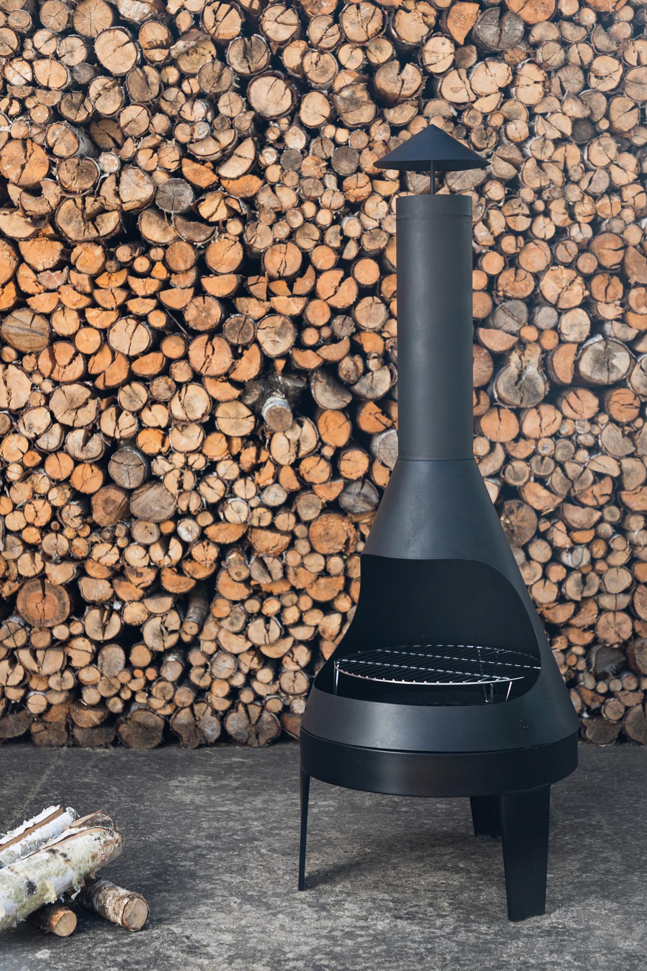 Elegante Marongo Feuerpit von Venture Home: Hochwertige Feuerschale aus robustem Stahl, perfekt für gesellige Abende und stilvolle Terrassen.