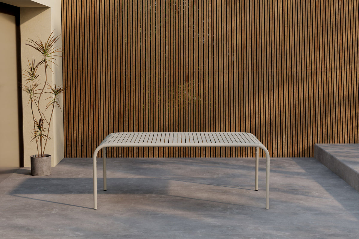Rechteckiger Gartentisch Borneo in Beige präsentiert im Onlineshop von KAQTU Design AG. Gartentisch ist von Venture Home