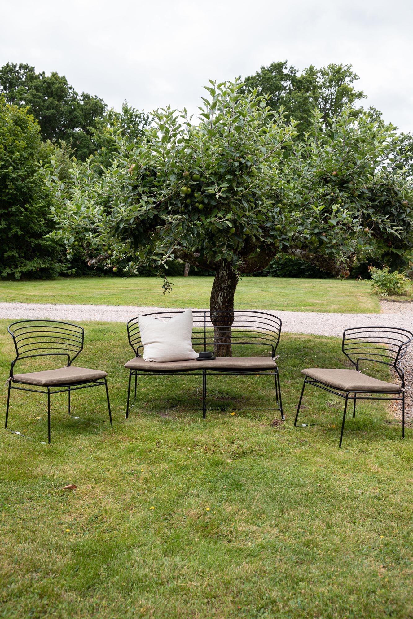 Entspannen Sie im Milano Loungeset von Venture Home – skandinavisches Design trifft auf Komfort für Ihre Garten-Oase.