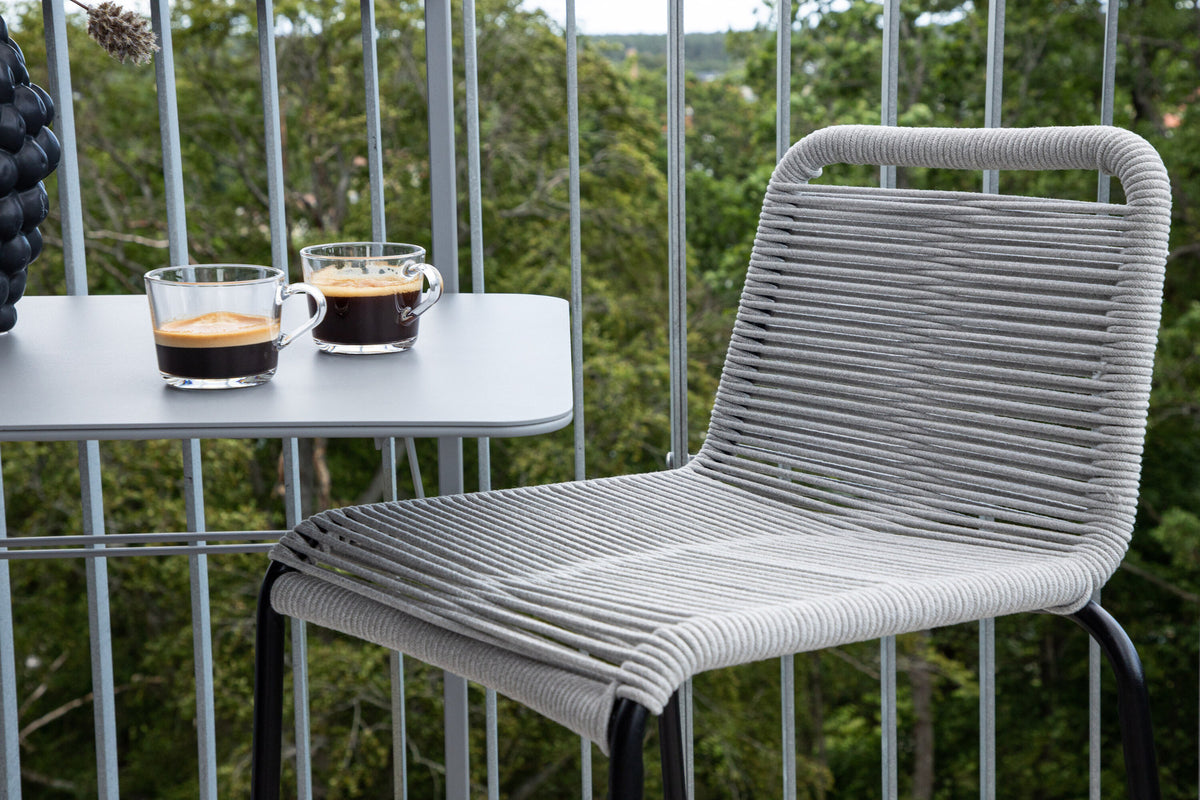 Nettan Barstuhl Outdoor in Hellgrau präsentiert im Onlineshop von KAQTU Design AG. Outdoor-Barstuhl ist von Venture Home