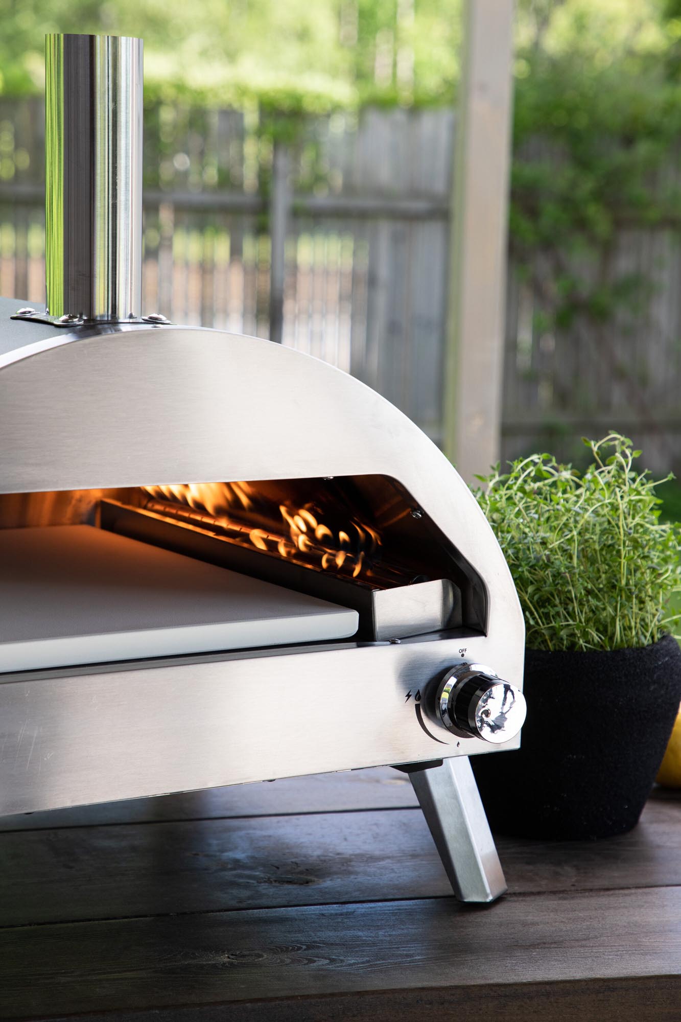 Kerang Pizzaofen von Venture Home: Perfekt für Outdoor-Kochen! Bereiten Sie köstliche Pizzen in stilvollem Design zu.