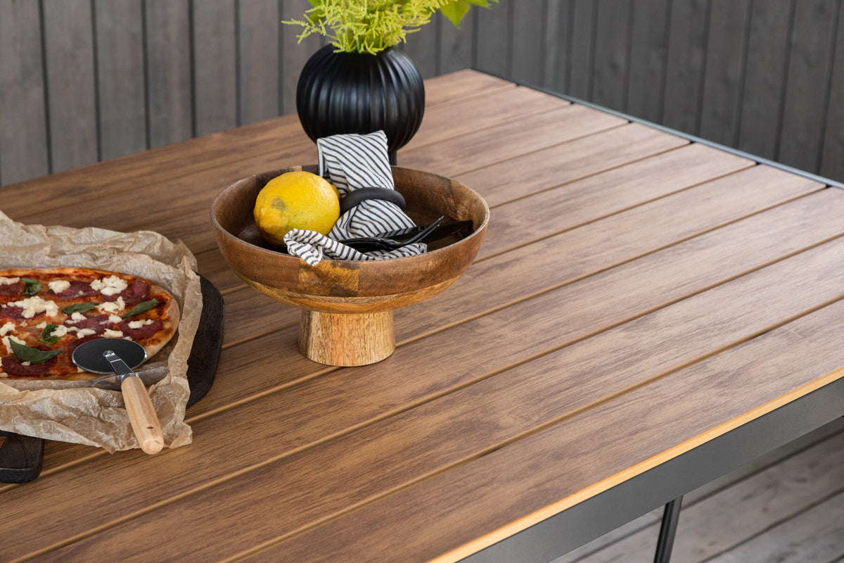 Break Gartentisch in Schwarz präsentiert im Onlineshop von KAQTU Design AG. Gartentisch ist von Venture Home