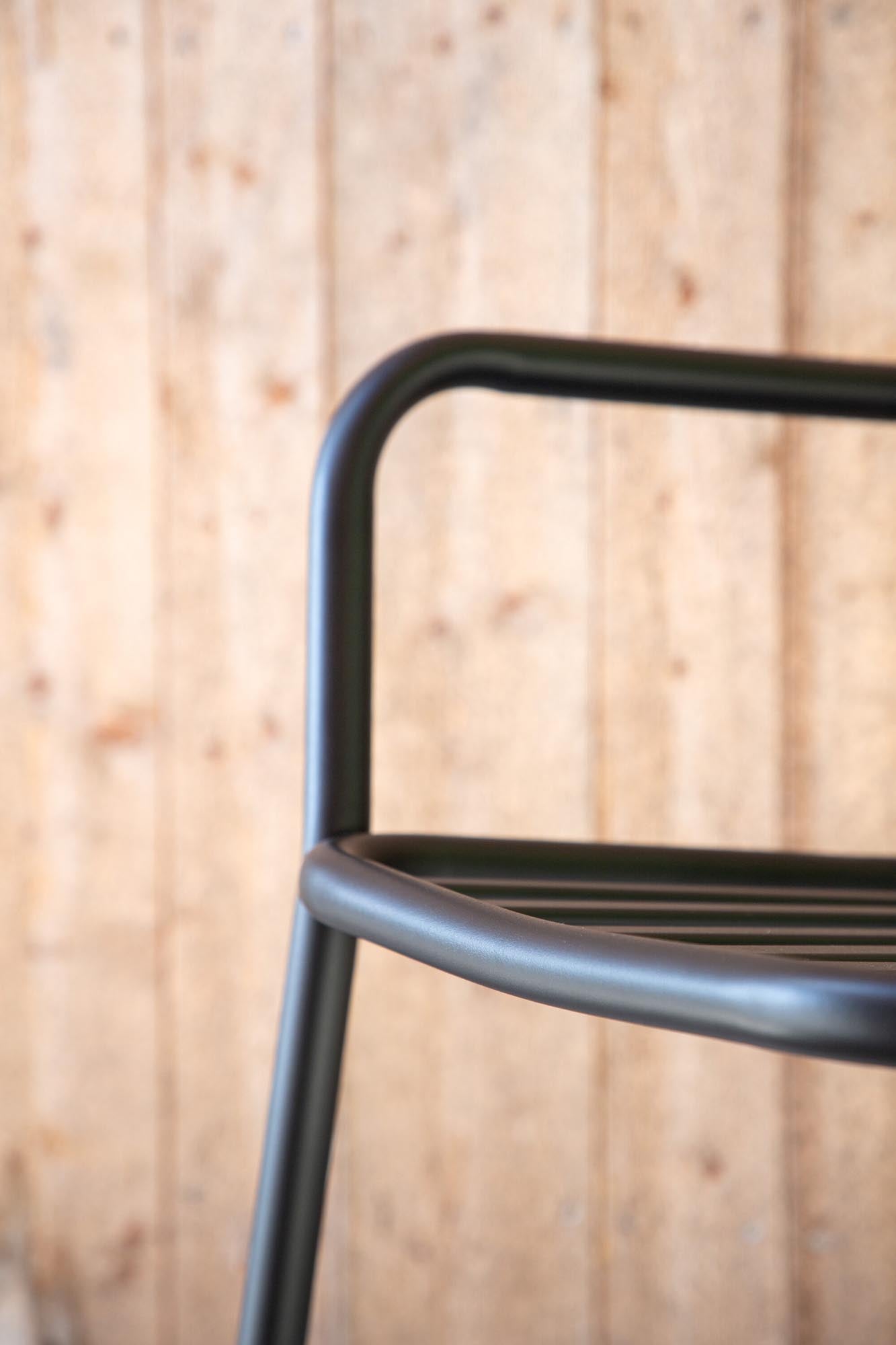 Der Peking Gartenstuhl von Venture Home kombiniert modernes Design mit Komfort, ideal für stilvolle Aussenbereiche.