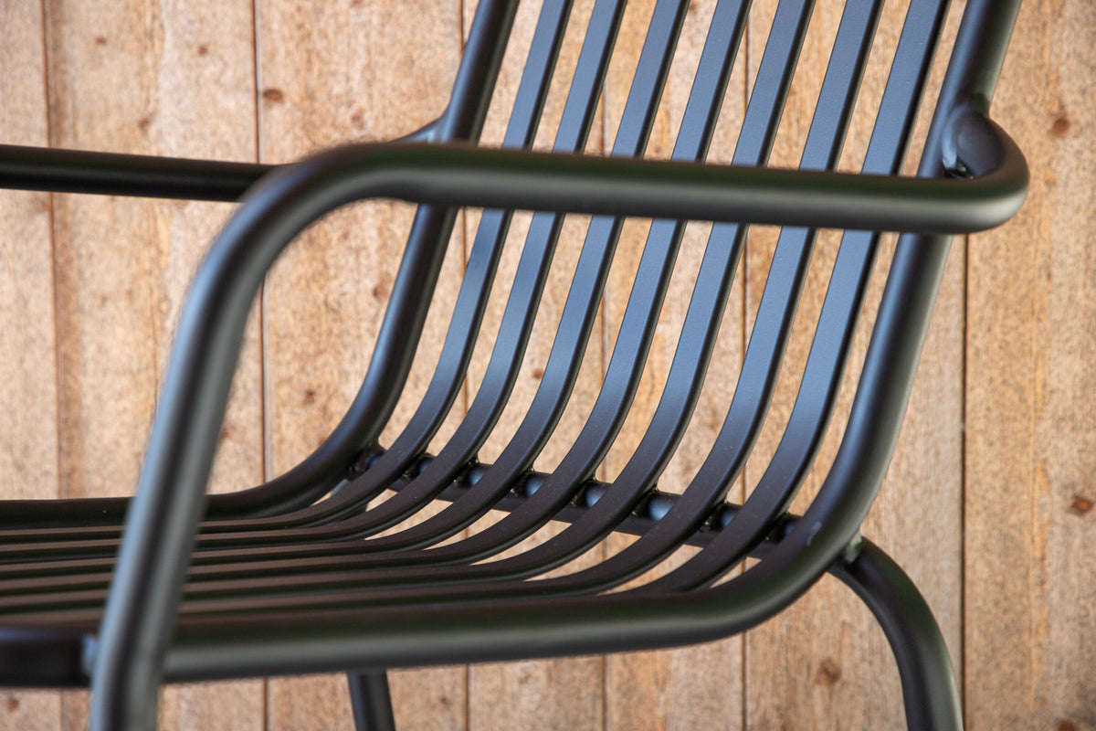 Peking Gartenstuhl in Schwarz präsentiert im Onlineshop von KAQTU Design AG. Gartenstuhl mit Armlehnen ist von Venture Home