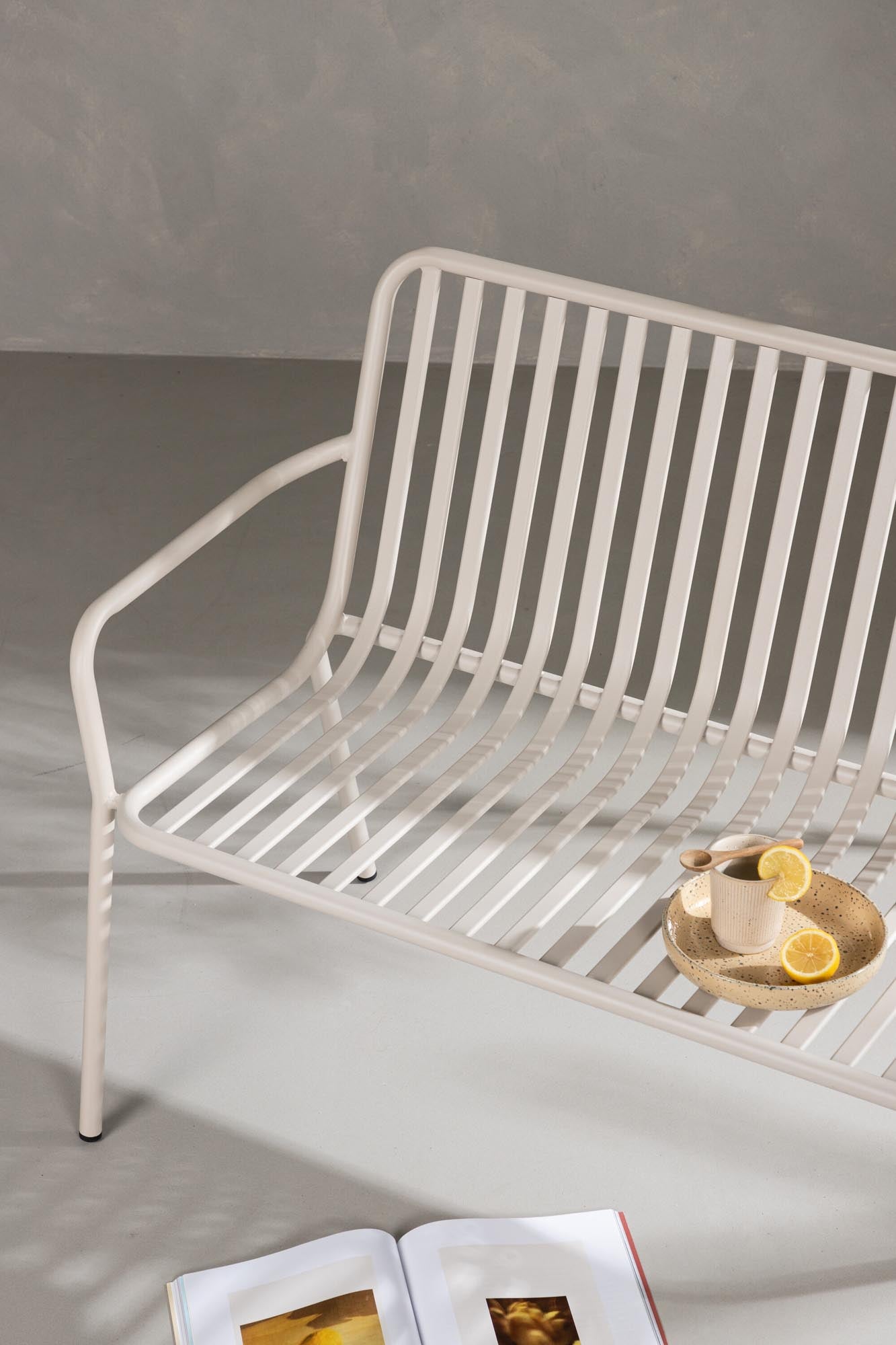 Elegantes Peking Sofa: Stilvoller Komfort für Ihr Wohnzimmer.