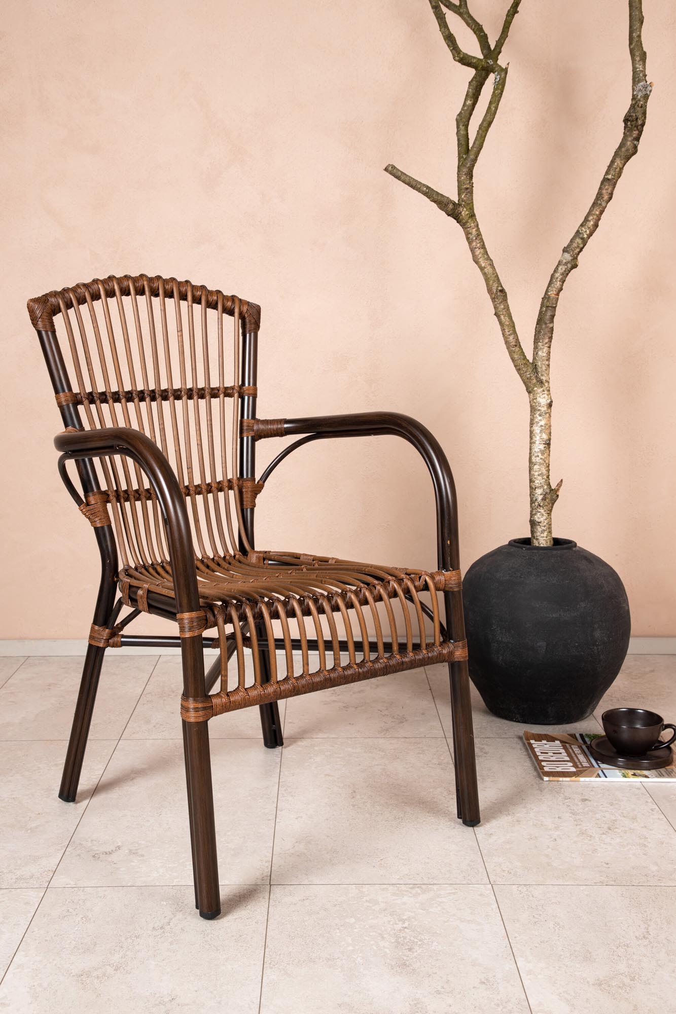 Eleganter Galera Stuhl von Venture Home für stilvolle Aussenbereiche.