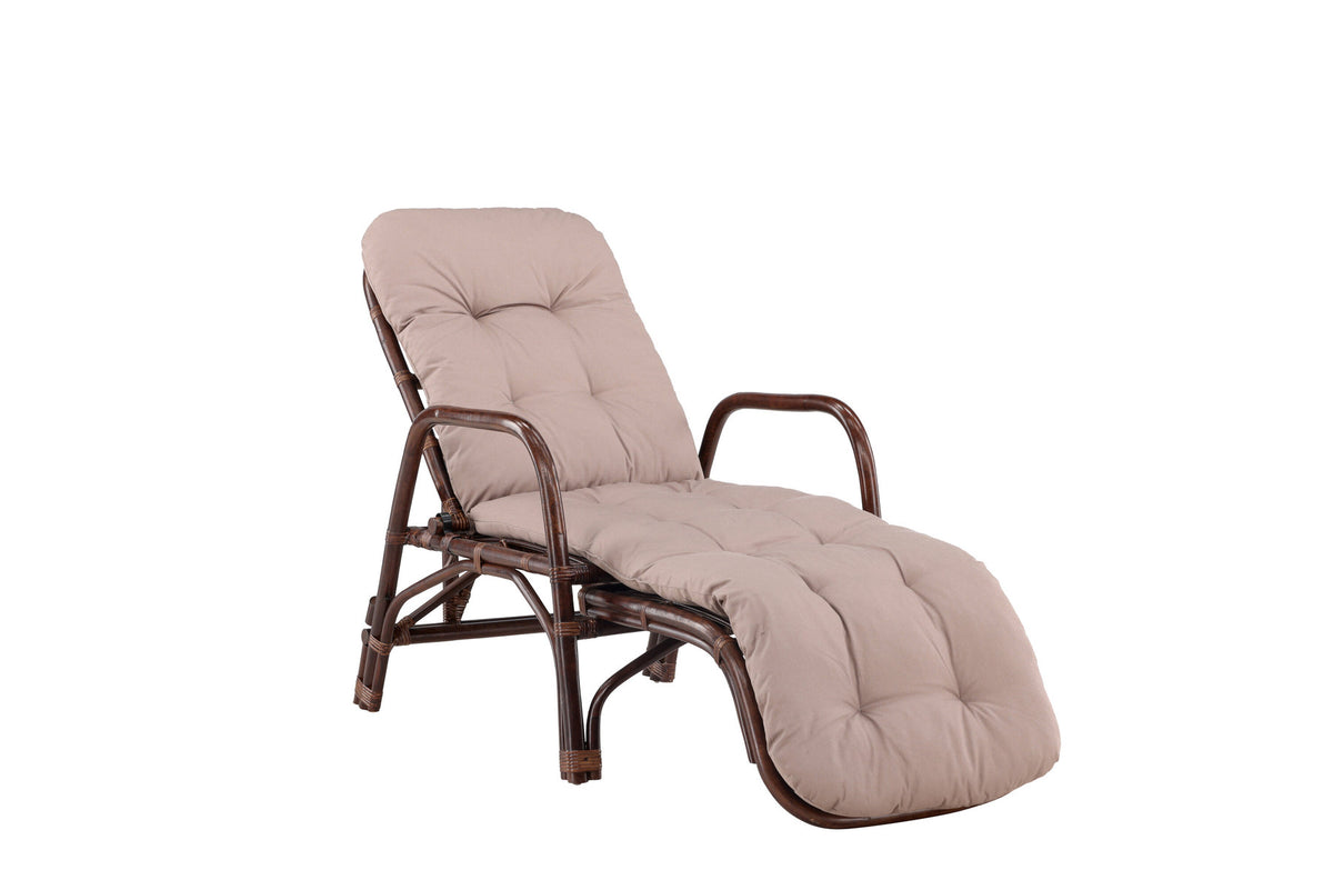 Nella Sonnenliege in Dunkles Walnussholz präsentiert im Onlineshop von KAQTU Design AG. Liegestuhl ist von Venture Home