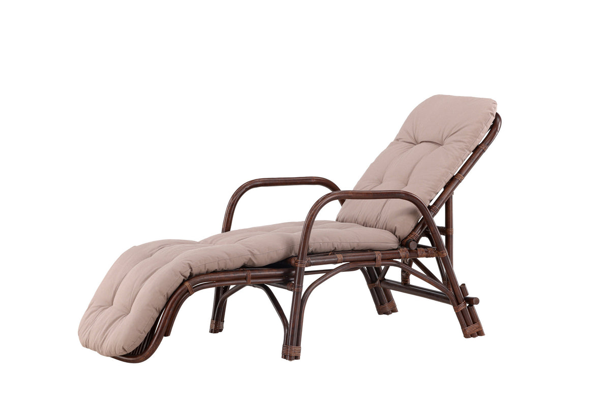 Nella Sonnenliege in Dunkles Walnussholz präsentiert im Onlineshop von KAQTU Design AG. Liegestuhl ist von Venture Home