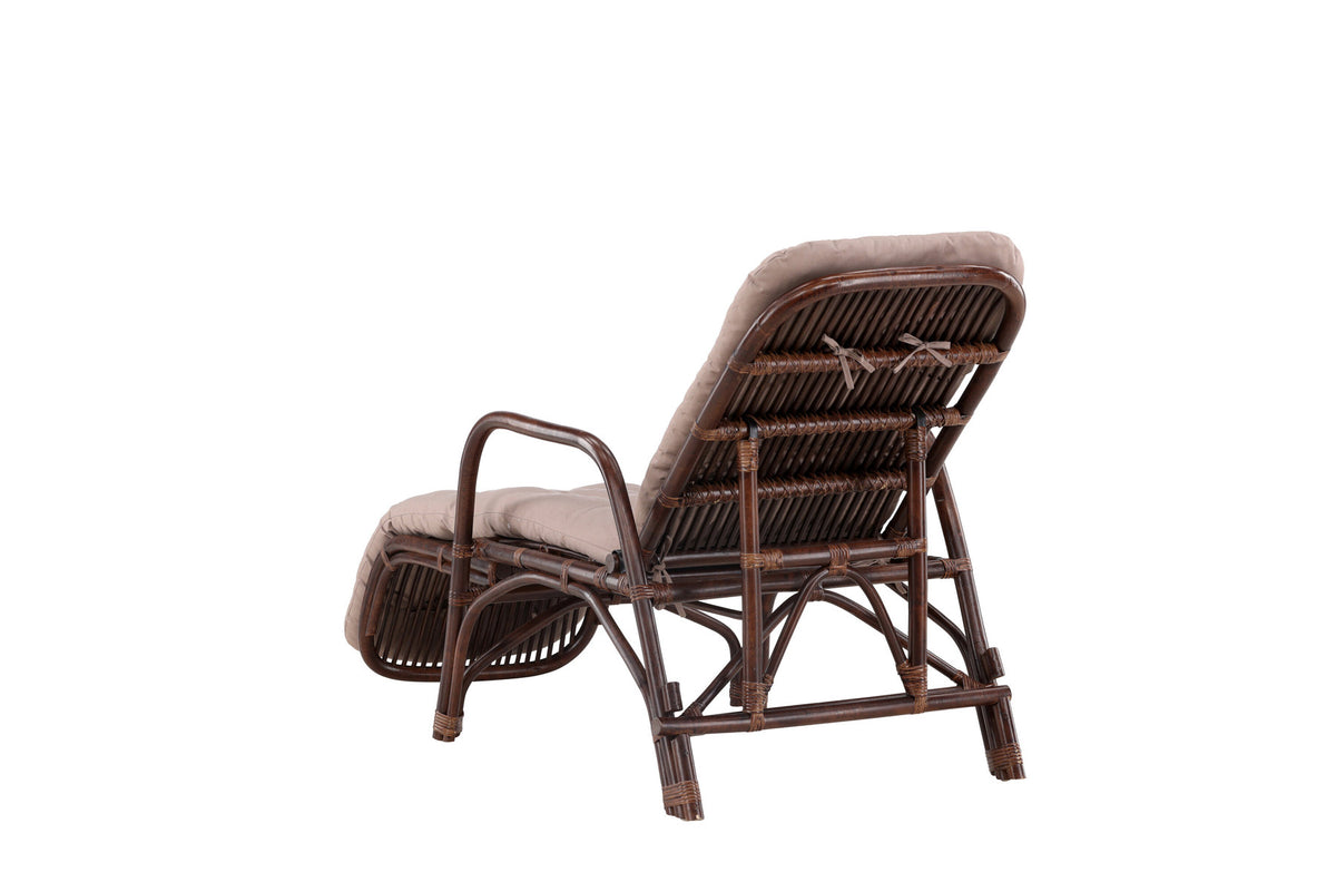 Nella Sonnenliege in Dunkles Walnussholz präsentiert im Onlineshop von KAQTU Design AG. Liegestuhl ist von Venture Home