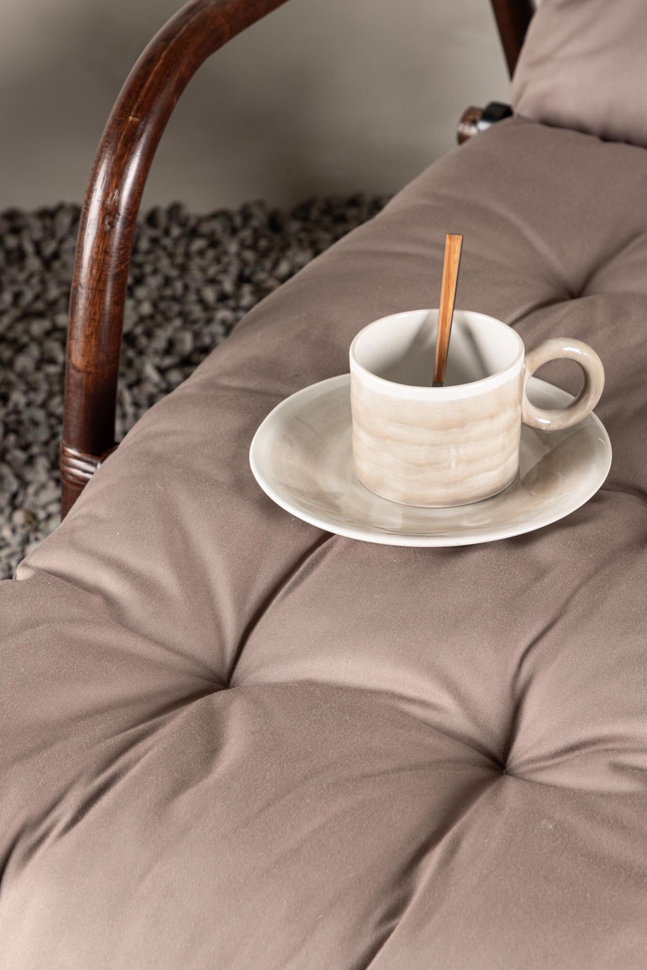 Nella Sonnenliege: Elegantes Design für Ihre Garten-Oase.