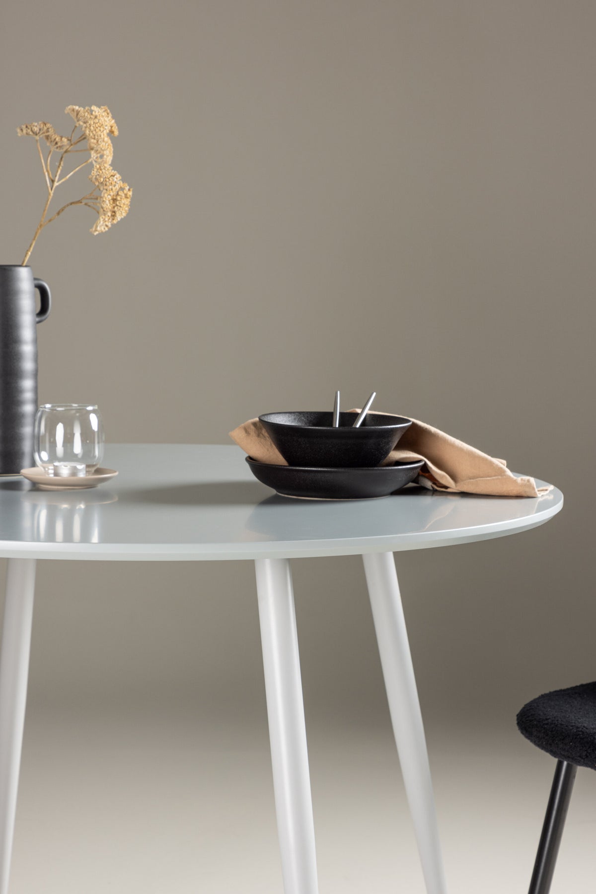 Plaza Tisch in Grau präsentiert im Onlineshop von KAQTU Design AG. Esstisch ist von Venture Home