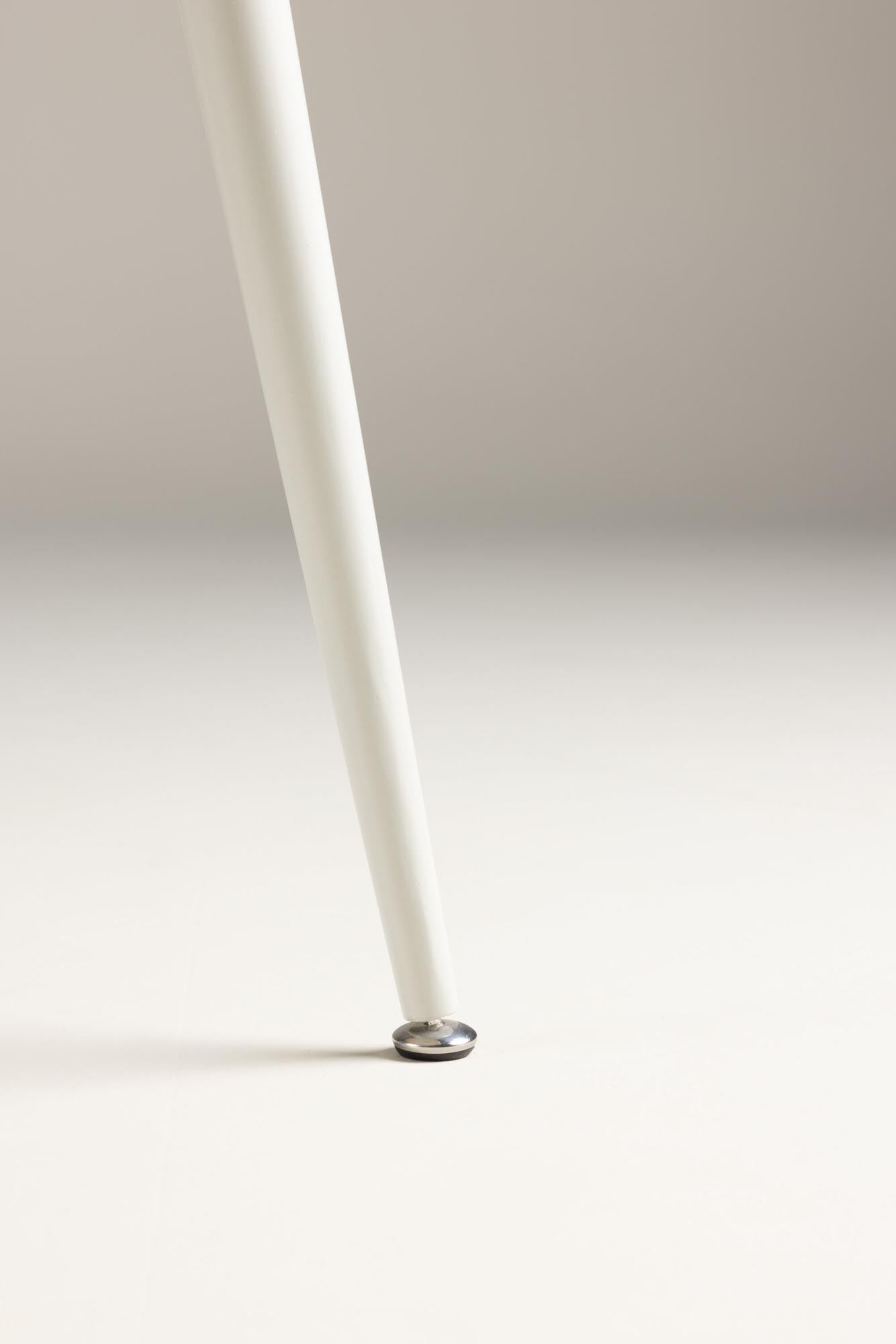 Moderner Plaza Tisch von Venture Home: Robust, pflegeleicht und ideal für Esszimmer und überdachte Aussenbereiche.