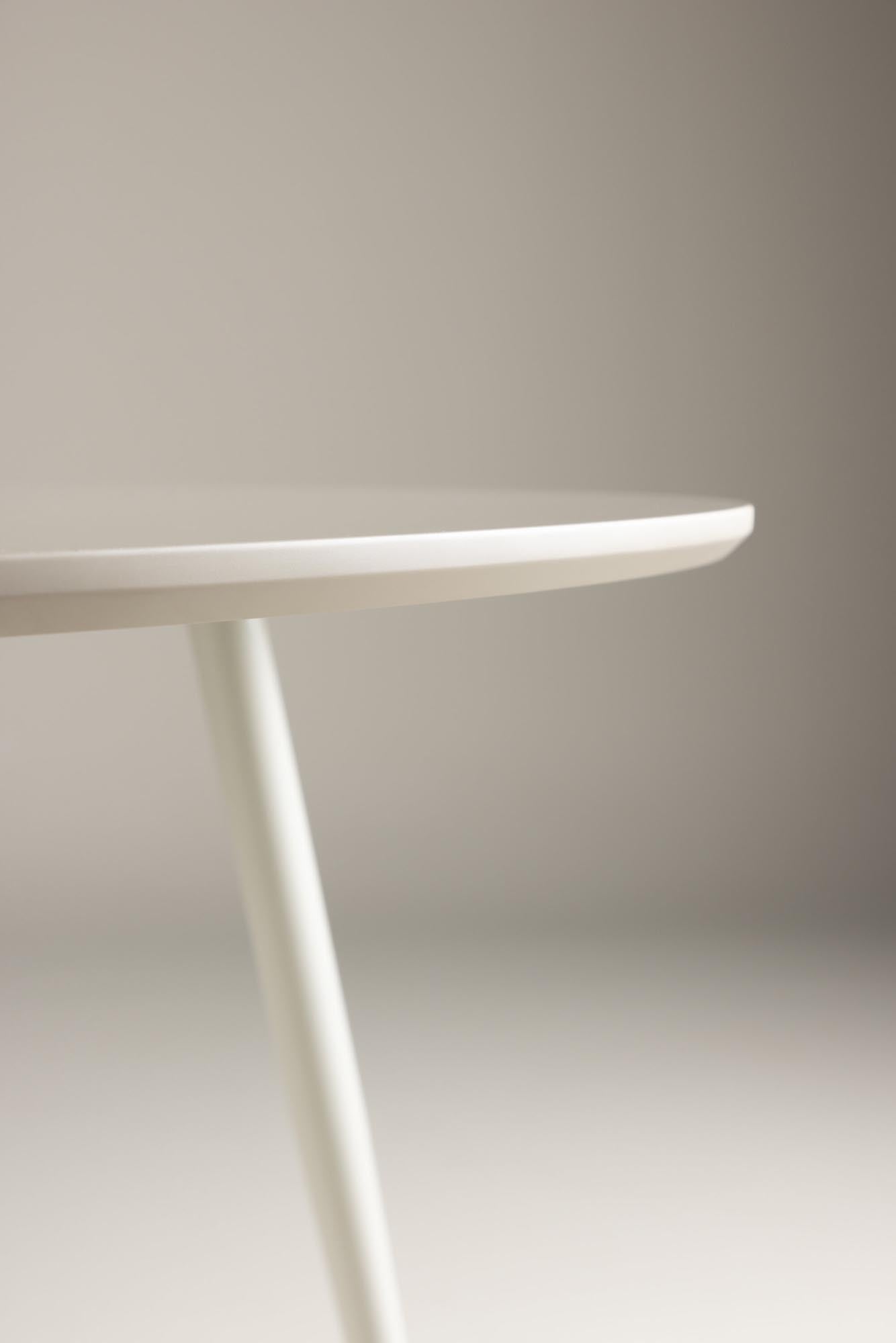 Plaza Tisch von Venture Home: Zeitloses Design für Ihr Zuhause.