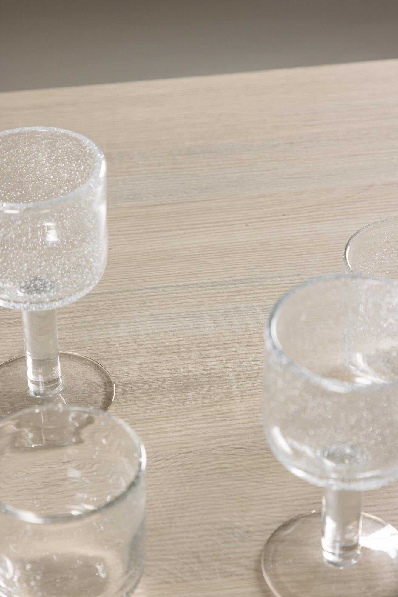 Bassholmen Esstisch: Eleganz und Funktionalität im skandinavischen Stil.