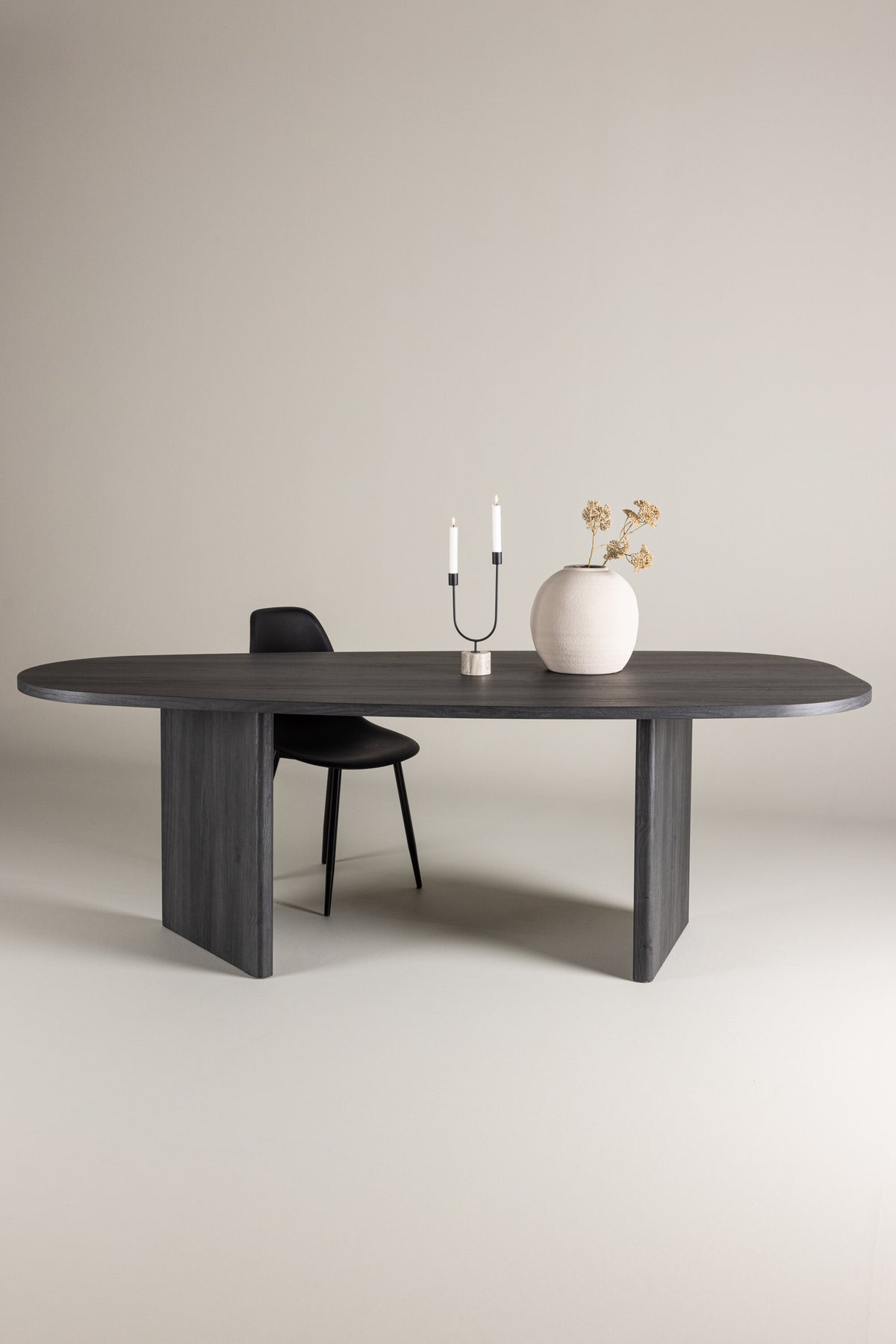 Grönvik Tisch in Schwarz präsentiert im Onlineshop von KAQTU Design AG. Esstisch ist von Venture Home