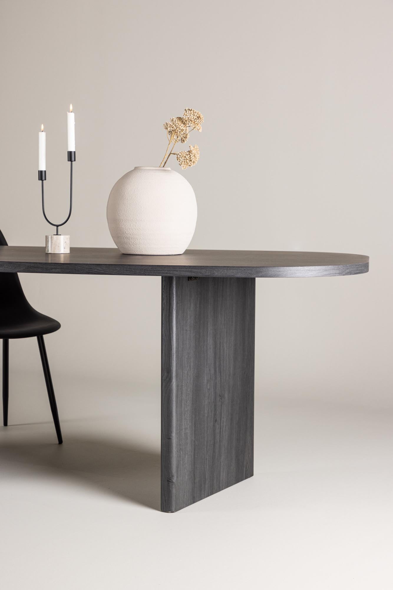 Moderner Grönvik Tisch von Venture Home: Langlebig, elegant und perfekt für gesellige Abende im Esszimmer.