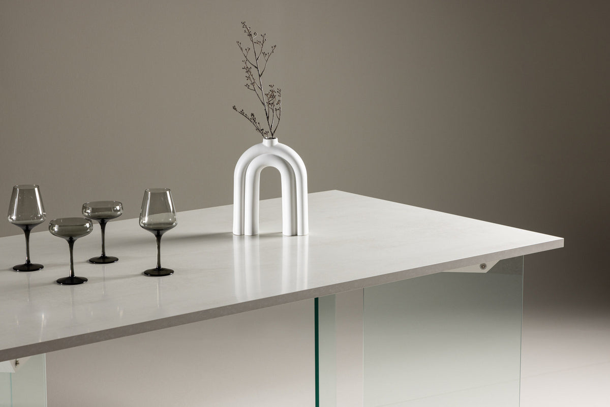 Ester Esstisch in Hellgrau präsentiert im Onlineshop von KAQTU Design AG. Esstisch ist von Venture Home