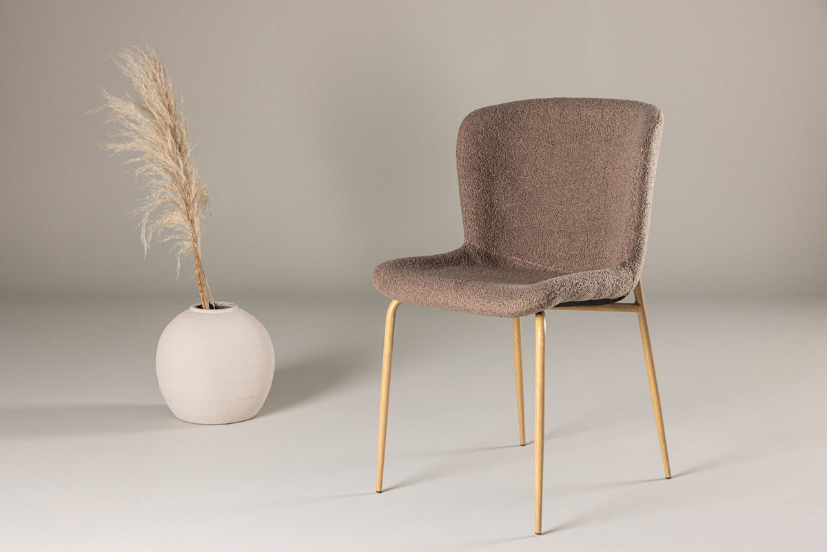 Modesto Esszimmerstuhl in Braun präsentiert im Onlineshop von KAQTU Design AG. Schalenstuhl ist von Venture Home