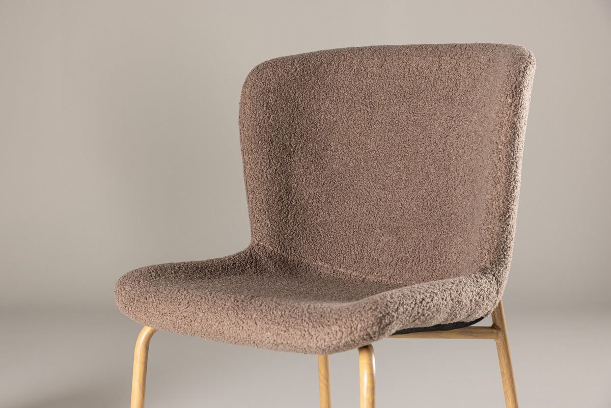 Modesto Esszimmerstuhl in Braun präsentiert im Onlineshop von KAQTU Design AG. Schalenstuhl ist von Venture Home