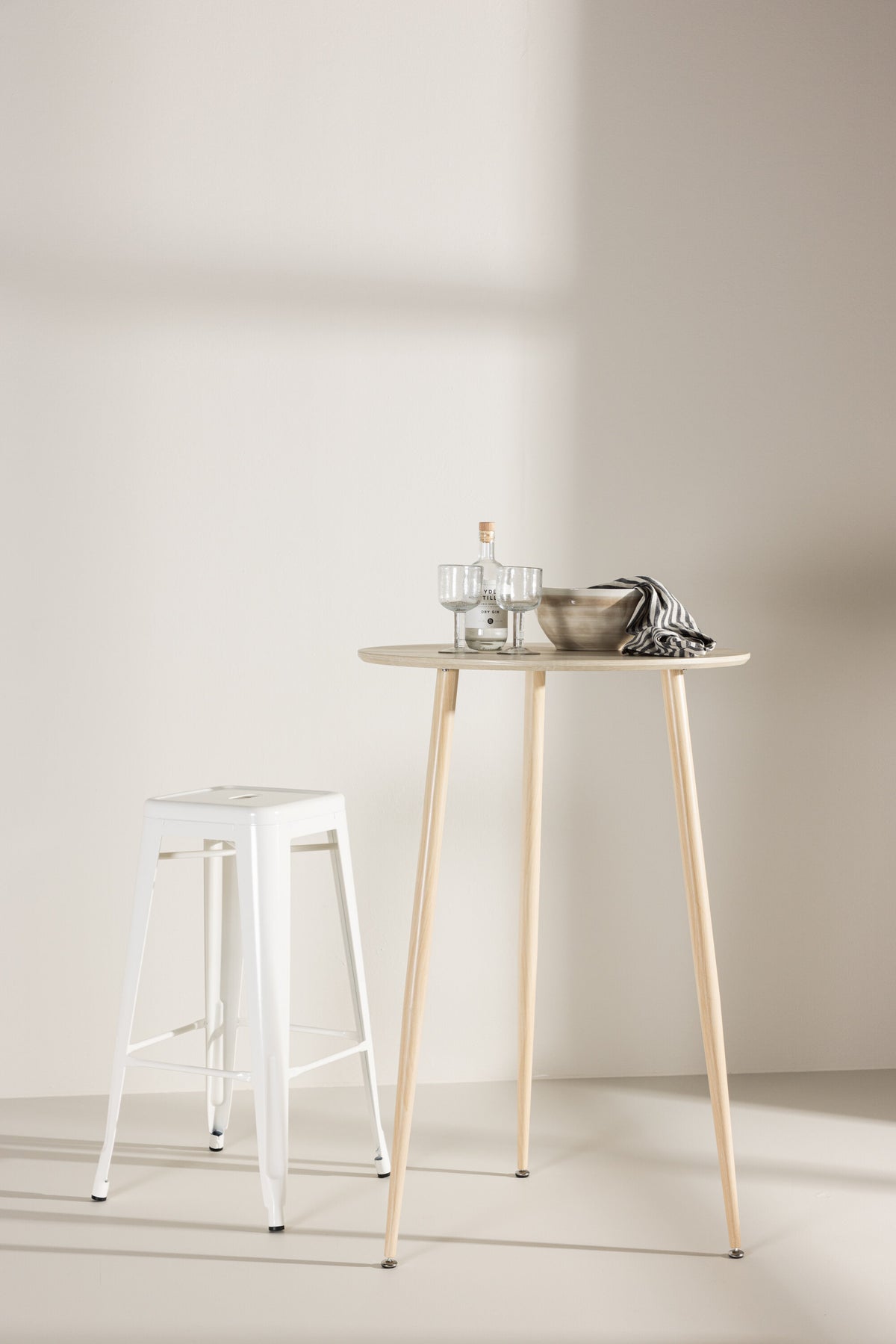 Plaza Bartisch in Tünchen präsentiert im Onlineshop von KAQTU Design AG. Hochtisch ist von Venture Home