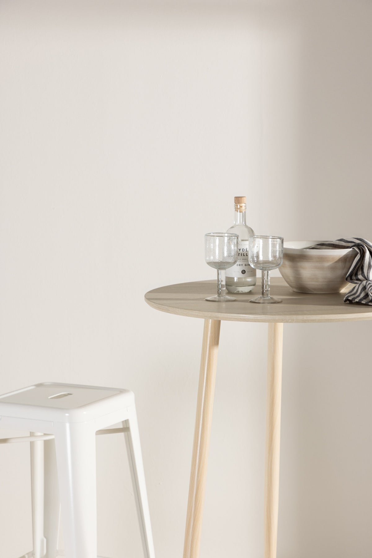 Plaza Bartisch in Tünchen präsentiert im Onlineshop von KAQTU Design AG. Hochtisch ist von Venture Home
