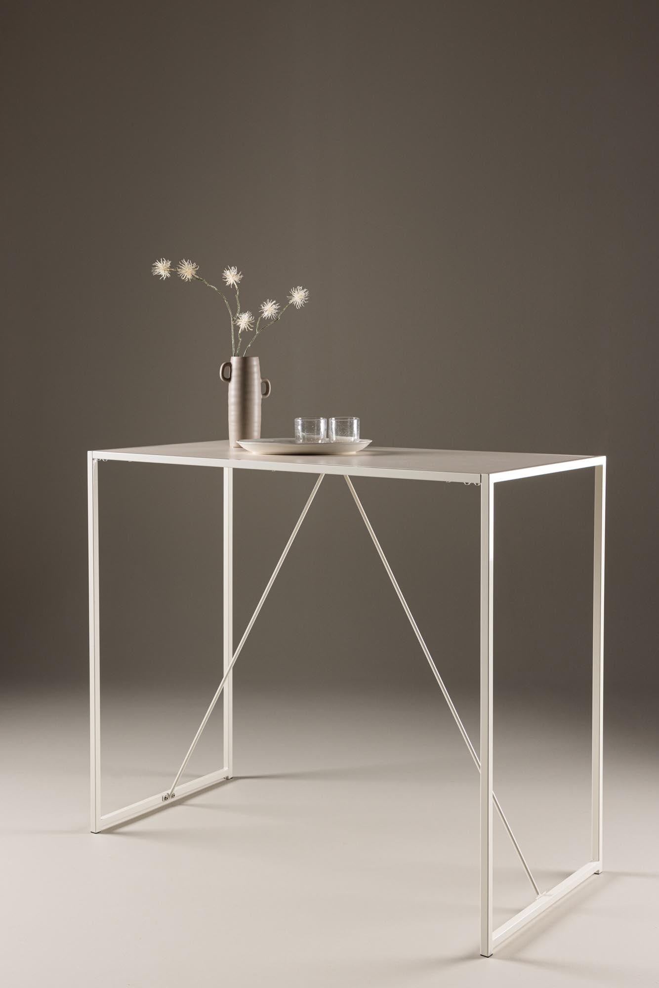 Moderner Brea Esstisch von Venture Home mit robustem Stahlgestell.