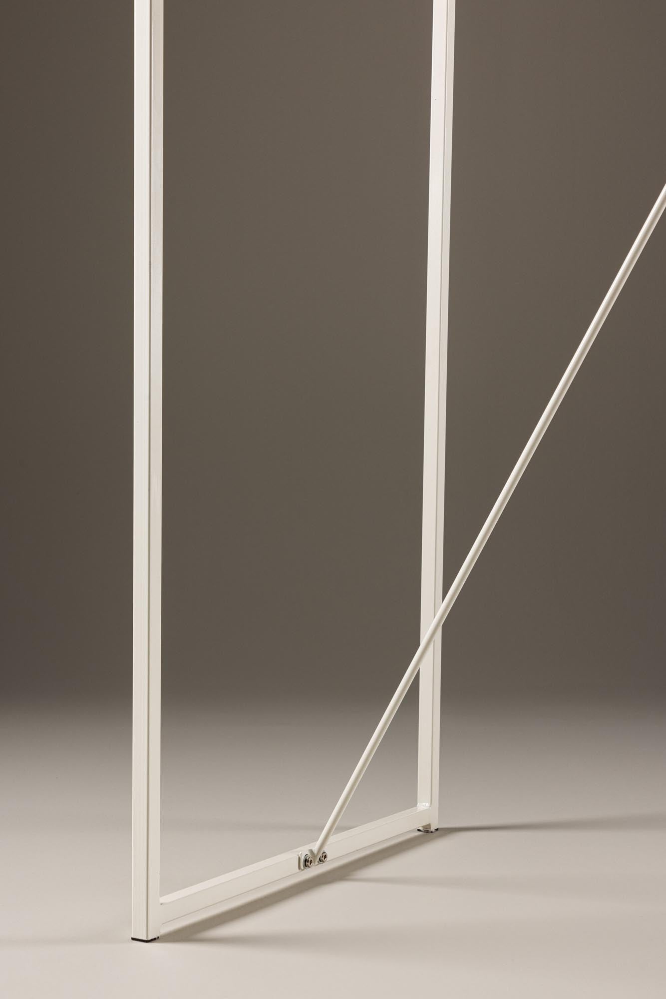 Eleganter Brea Esstisch von Venture Home mit zeitlosem Design.