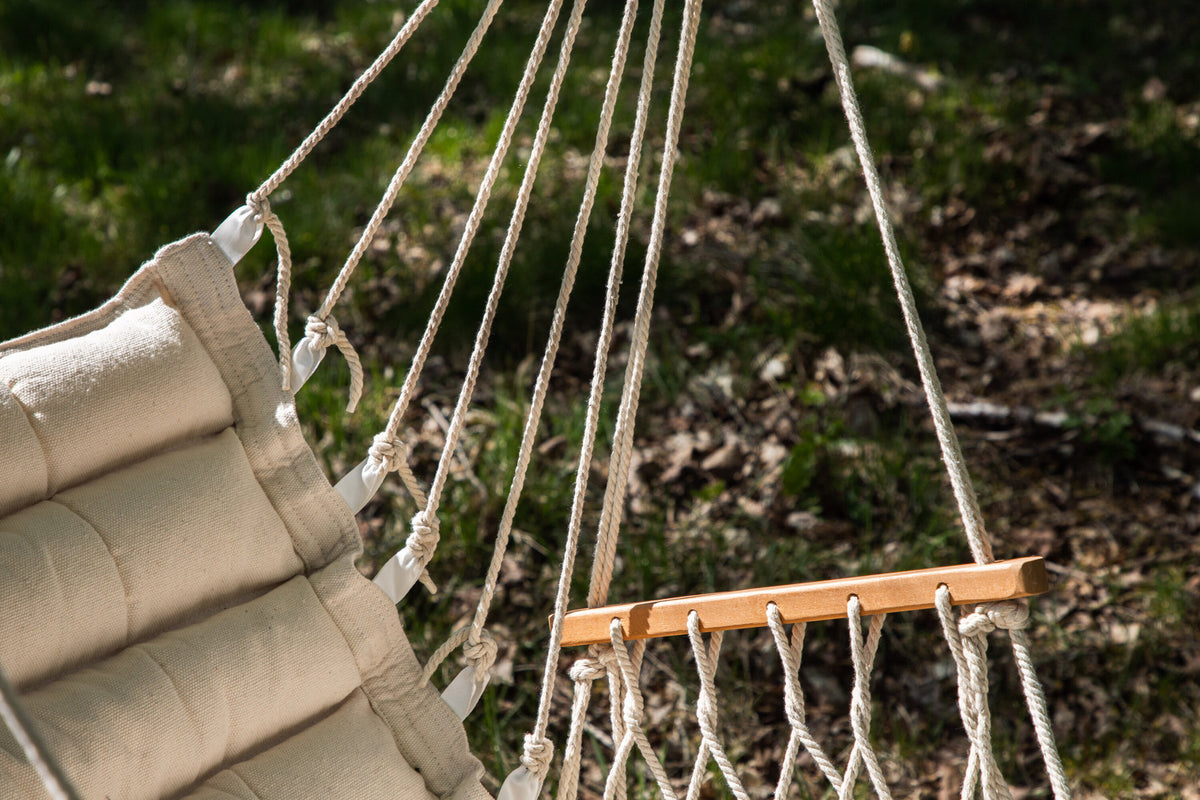 Tapaz Hollywoodschaukel in Weiss präsentiert im Onlineshop von KAQTU Design AG. Schaukel Outdoor ist von Venture Home