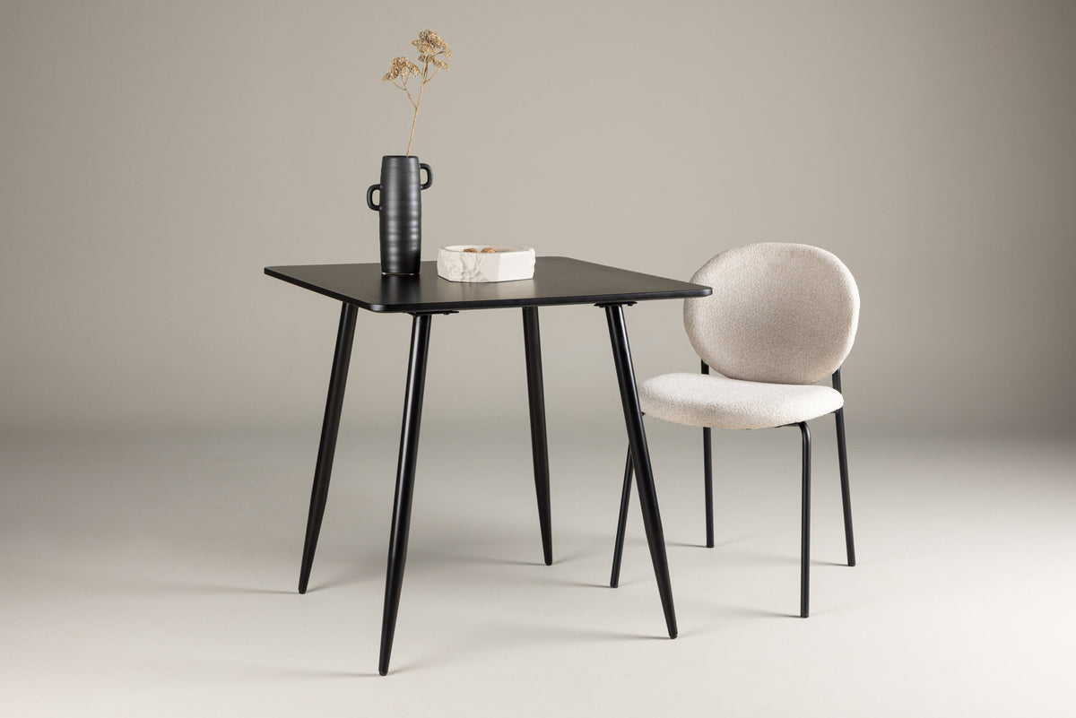 Polar Esstisch in Schwarz präsentiert im Onlineshop von KAQTU Design AG. Esstisch ist von Venture Home