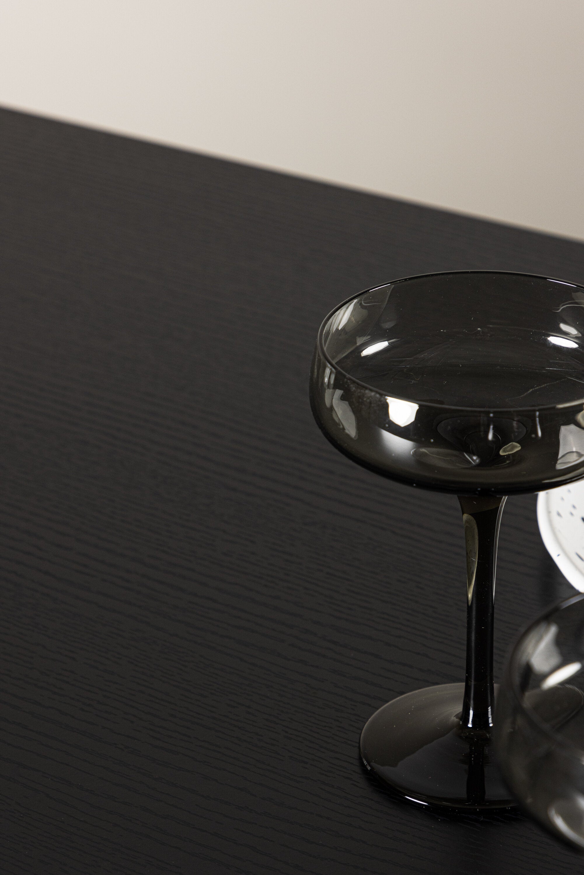 Olivia Esstisch in Schwarz präsentiert im Onlineshop von KAQTU Design AG. Esstisch ist von Venture Home