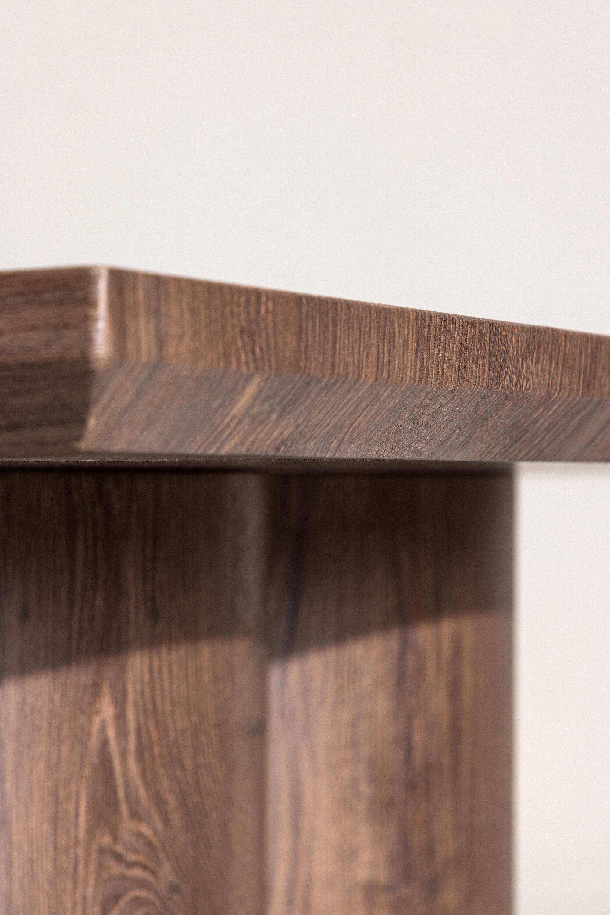 Olivia Esstisch in Mokka präsentiert im Onlineshop von KAQTU Design AG. Esstisch ist von Venture Home