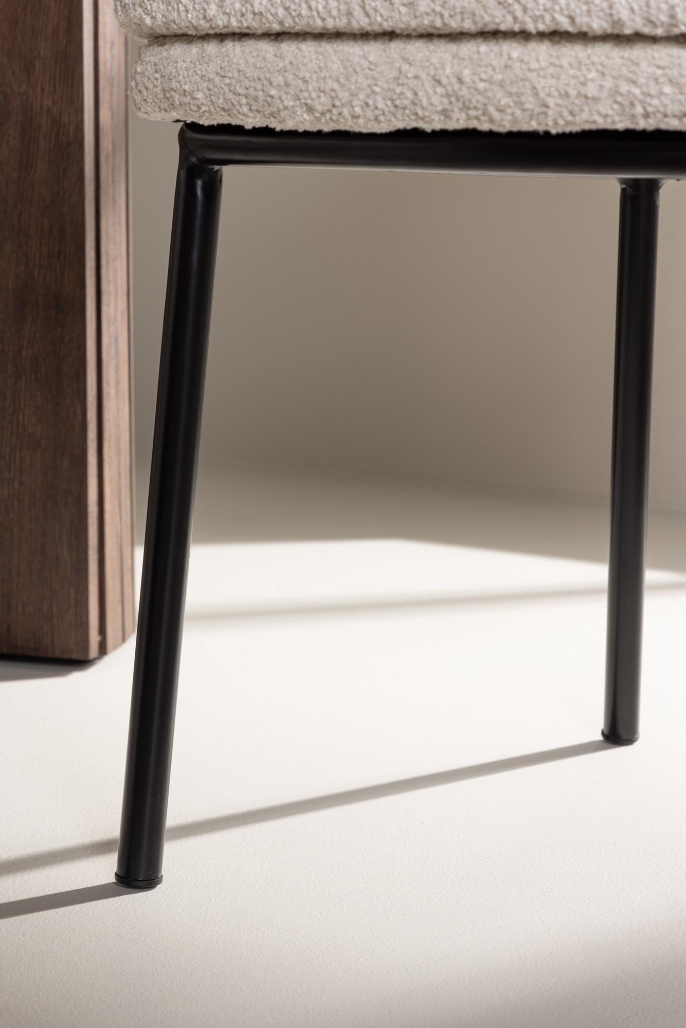 Agnes Stuhl: Zeitloses Design trifft auf Komfort und Langlebigkeit.