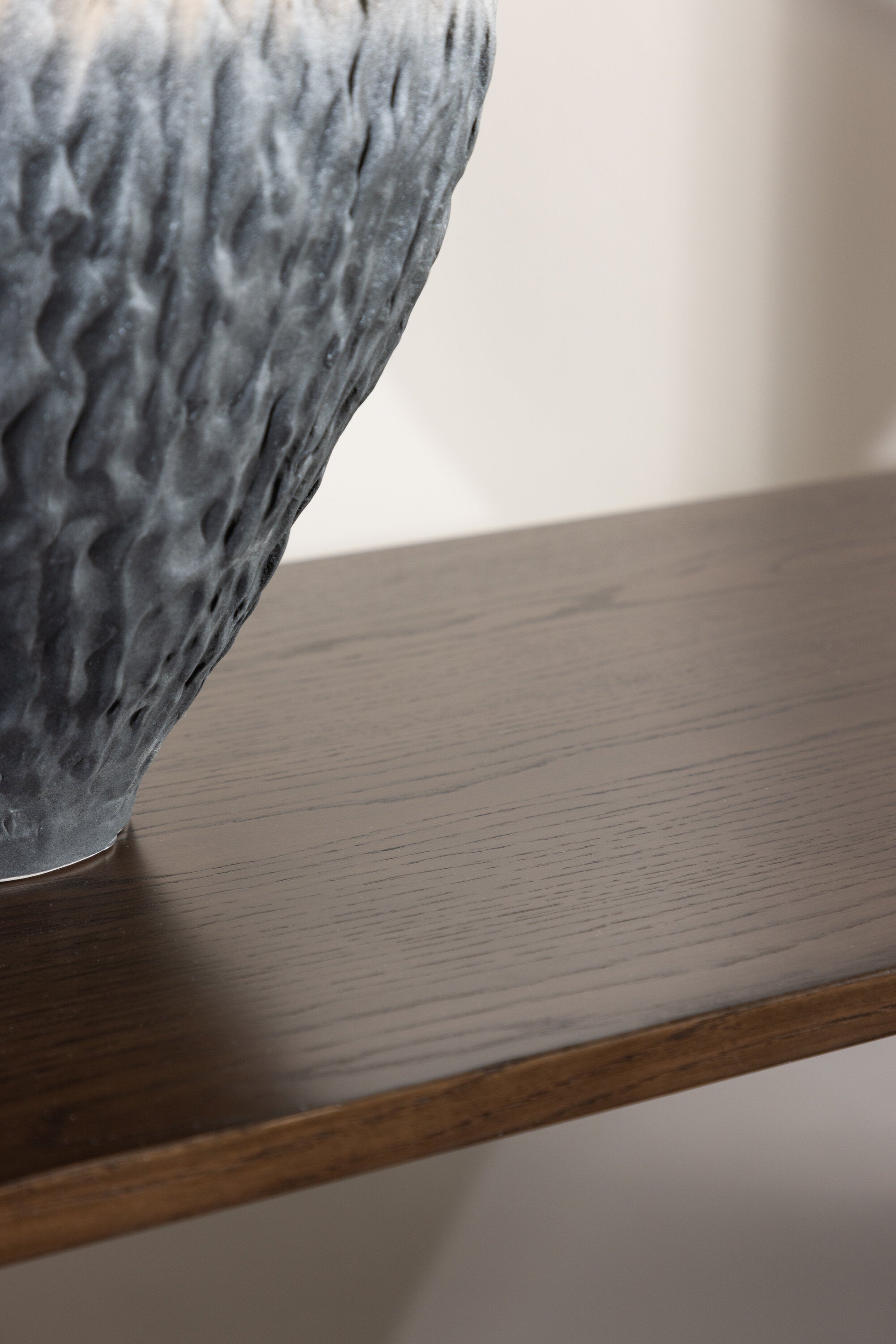 Olivia Bank in Mokka präsentiert im Onlineshop von KAQTU Design AG. Sitzbank ist von Venture Home