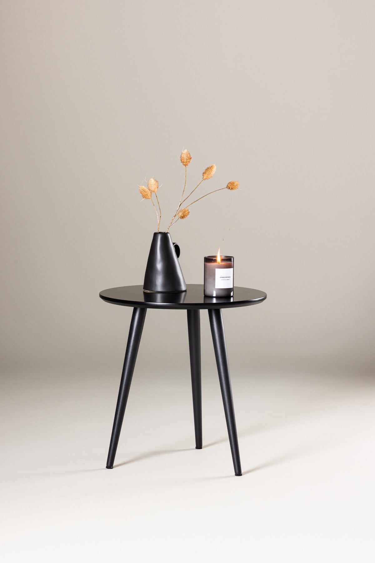 Askim Beistelltisch in Schwarz präsentiert im Onlineshop von KAQTU Design AG. Beistelltisch ist von Vind
