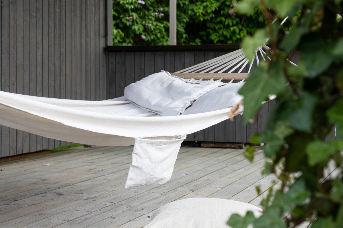 Anini Hängematte in Weiss präsentiert im Onlineshop von KAQTU Design AG. Hängematte ist von Venture Home
