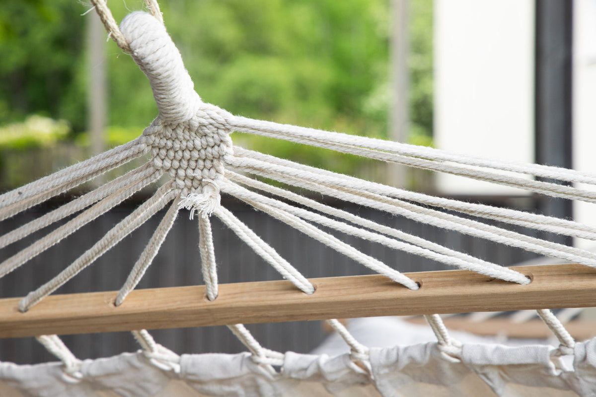 Anini Hängematte in Weiss präsentiert im Onlineshop von KAQTU Design AG. Hängematte ist von Venture Home