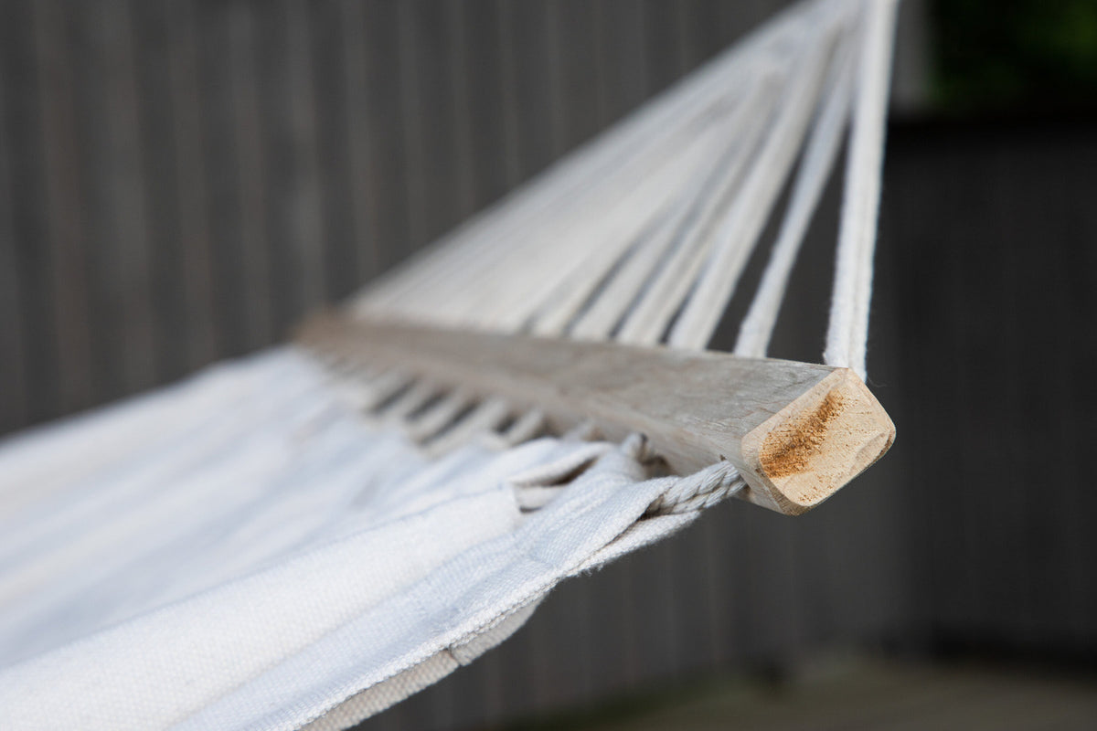 Anini Hängematte in Weiss präsentiert im Onlineshop von KAQTU Design AG. Hängematte ist von Venture Home