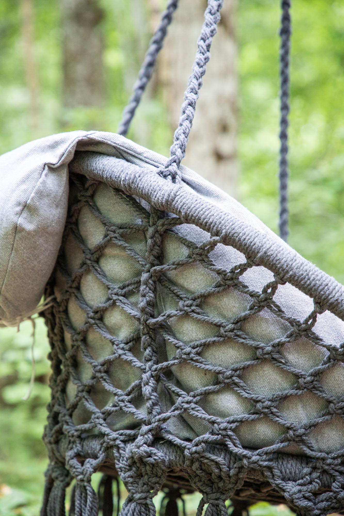 Die Hamtic Hollywoodschaukel von Venture Home vereint elegantes Design und bequemen Sitzkomfort für Garten und Terrasse.