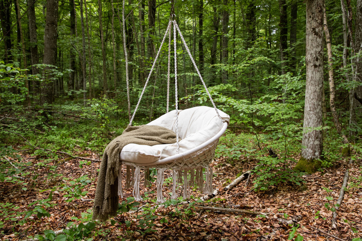 Hamtic Hollywoodschaukel in Weiss präsentiert im Onlineshop von KAQTU Design AG. Schaukel Outdoor ist von Venture Home