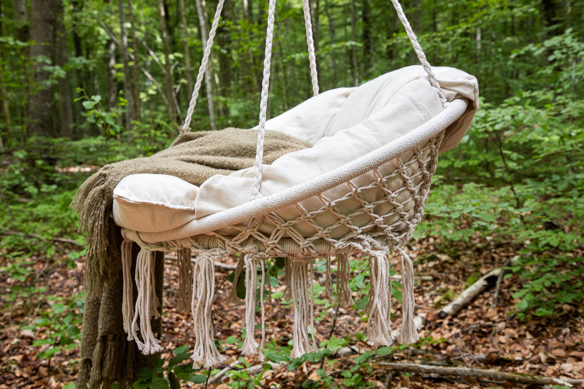 Hamtic Hollywoodschaukel in Weiss präsentiert im Onlineshop von KAQTU Design AG. Schaukel Outdoor ist von Venture Home