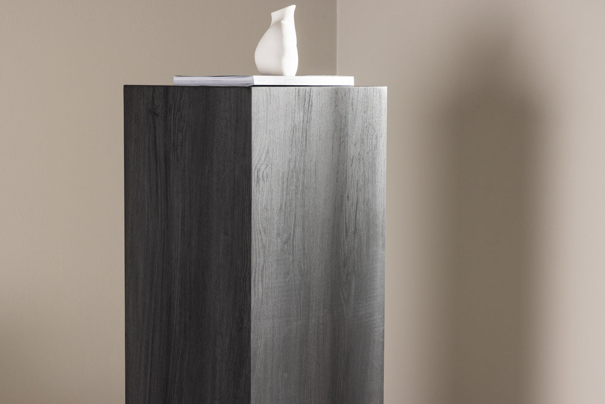 Ramsvik Sockel in Schwarz präsentiert im Onlineshop von KAQTU Design AG. Beistelltisch ist von Vind