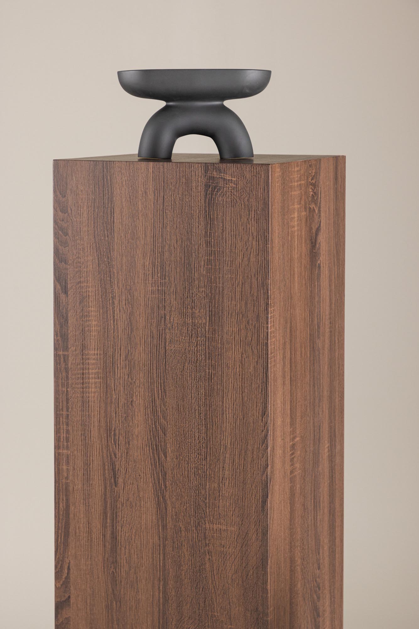 Ramsvik Sockel von Vind: Robuste Basis für elegantes Design und vielseitige Nutzung in jedem Raum. Ideal für stilvolle Akzente.