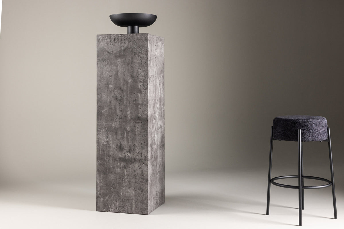 Ramsvik Sockel in Grau präsentiert im Onlineshop von KAQTU Design AG. Beistelltisch ist von Vind