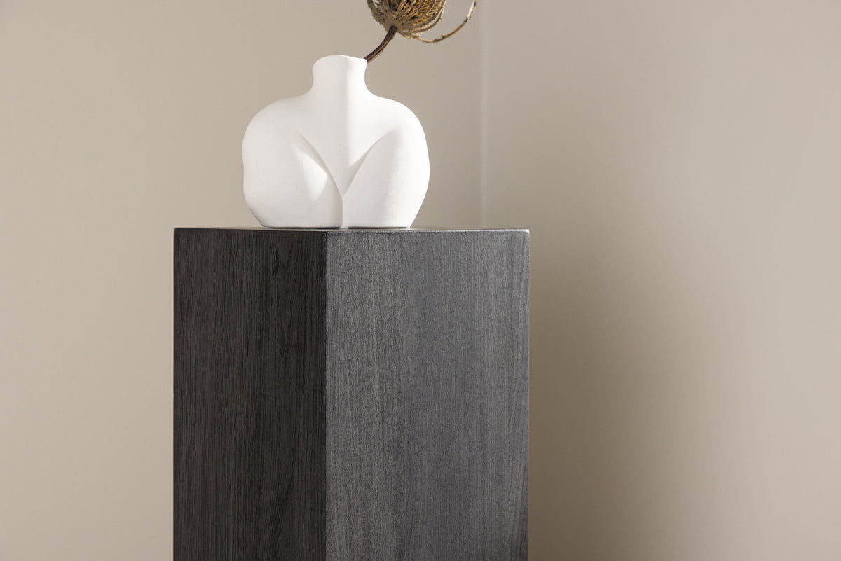 Ramsvik Sockel in Schwarz präsentiert im Onlineshop von KAQTU Design AG. Beistelltisch ist von Vind