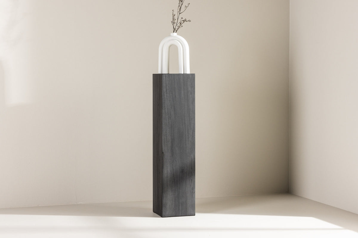 Ramsvik Sockel in Schwarz präsentiert im Onlineshop von KAQTU Design AG. Beistelltisch ist von Vind