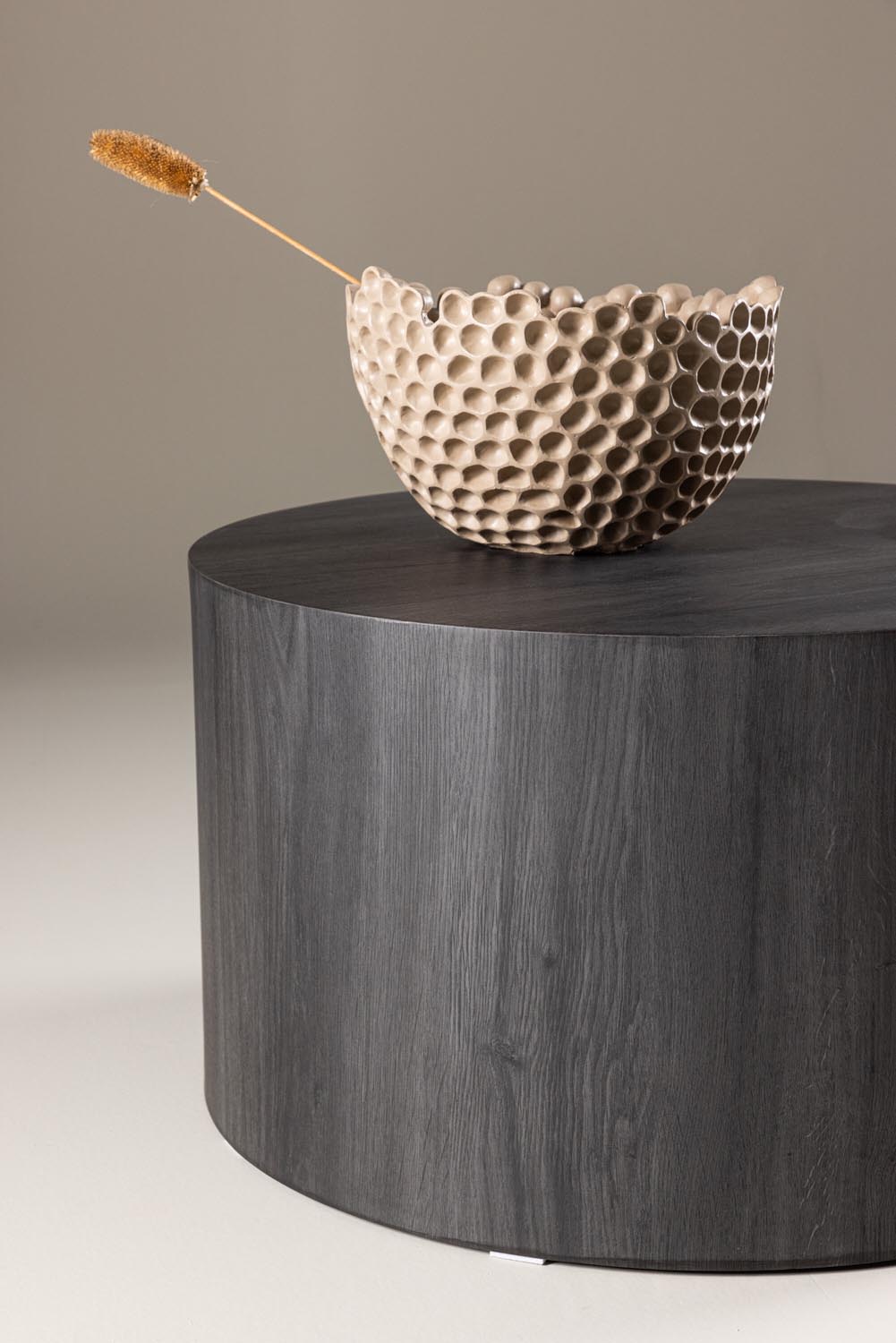 York Sofatisch in Schwarz präsentiert im Onlineshop von KAQTU Design AG. Beistelltisch ist von Venture Home