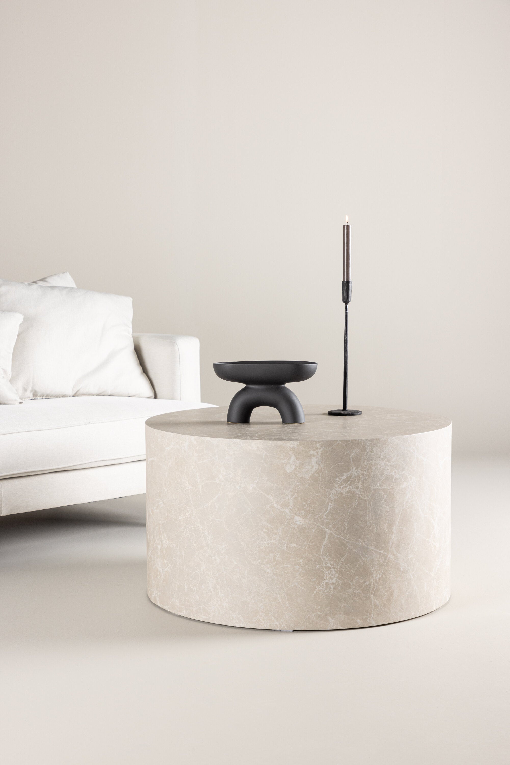 York Sofatisch in Beige präsentiert im Onlineshop von KAQTU Design AG. Beistelltisch ist von Venture Home