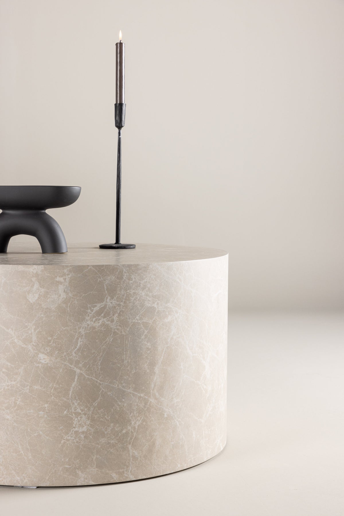York Sofatisch in Beige präsentiert im Onlineshop von KAQTU Design AG. Beistelltisch ist von Venture Home