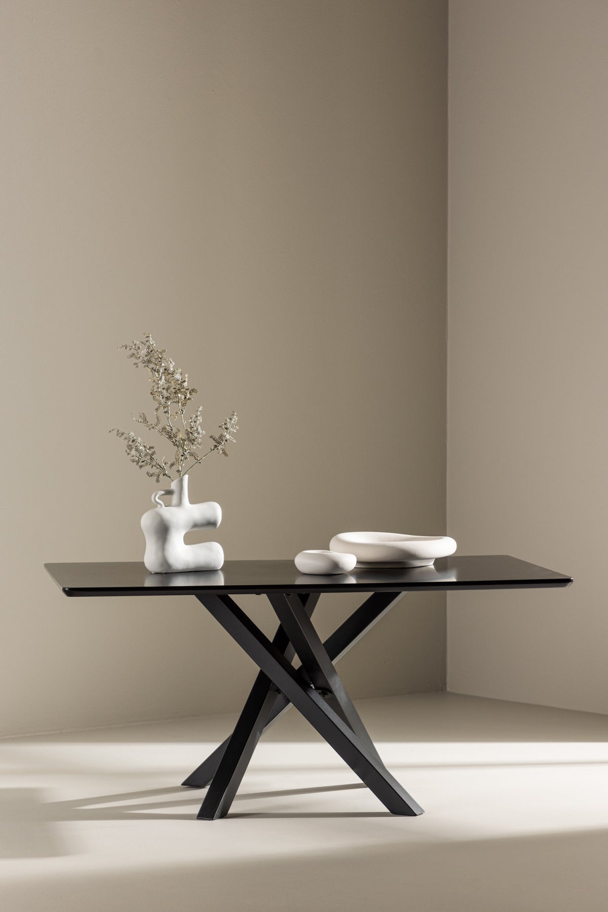 Piazza Sofatisch in Schwarz präsentiert im Onlineshop von KAQTU Design AG. Beistelltisch ist von Venture Home